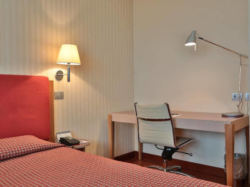 Unaway Hotel & Residence Quark Due Milano Экстерьер фото